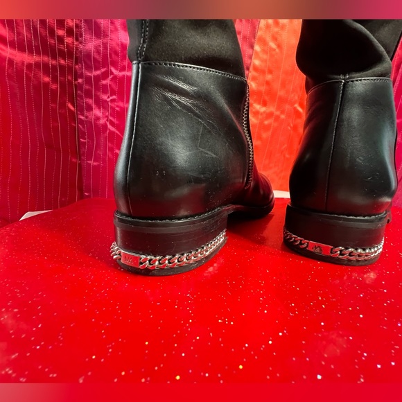 MK Boots over the knee. Leather and texture. Cute design with silver hardware 8 - Picture 7 of 10